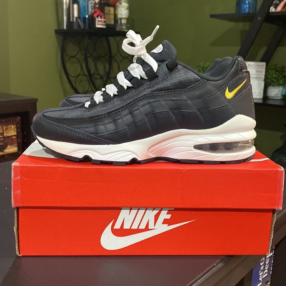 Brand New Nike Air Max 95 Big Kids sz 5/Wmns Sz 7